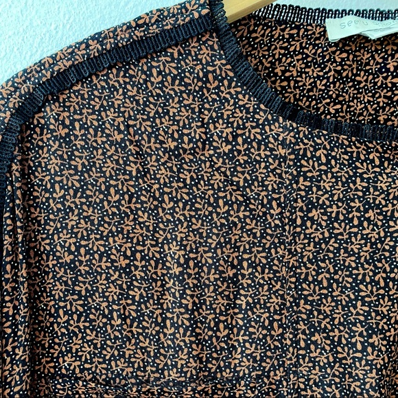 Leaf Print Box Waist French Blouse - Picture 5 of 5